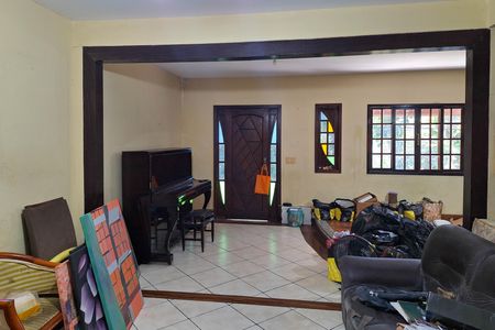 Casa à venda com 180m², 4 quartos e 2 vagas Casa à venda com 180m², 4 quartos e 2 vagasSala