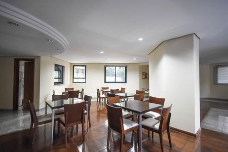 Apartamento à venda com 229m², 4 quartos e 4 vagas Apartamento à venda com 229m², 4 quartos e 4 vagasÁrea comum - Salão de Festa
