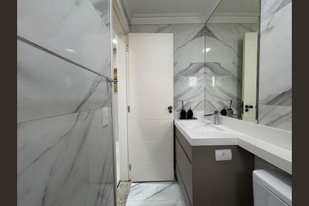 Apartamento à venda com 63m², 2 quartos e 2 vagas Apartamento à venda com 63m², 2 quartos e 2 vagasBanheiro da suíte