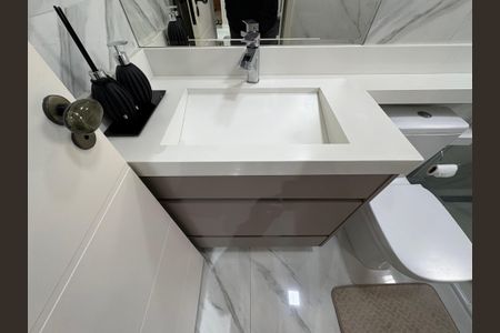 Apartamento à venda com 63m², 2 quartos e 2 vagas Apartamento à venda com 63m², 2 quartos e 2 vagasBanheiro da suíte