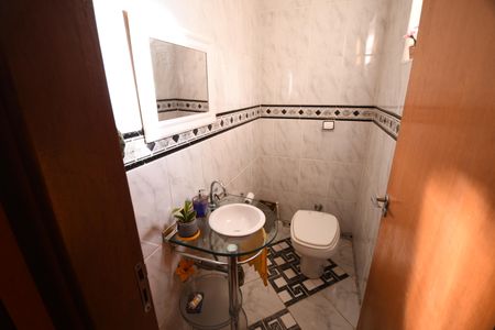 Casa à venda com 230m², 4 quartos e 5 vagasLavabo