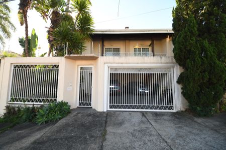 Casa à venda com 230m², 4 quartos e 5 vagasFachada