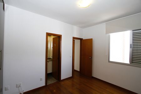 Apartamento à venda com 199m², 3 quartos e 4 vagasSuíte