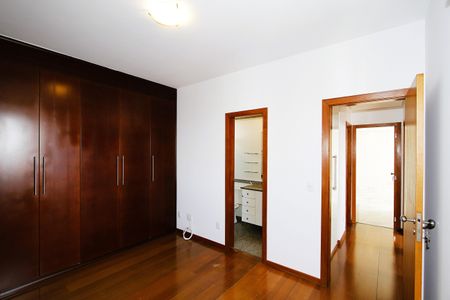 Apartamento à venda com 199m², 3 quartos e 4 vagasSuíte