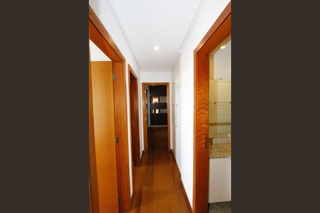 Apartamento à venda com 199m², 3 quartos e 4 vagasCorredor