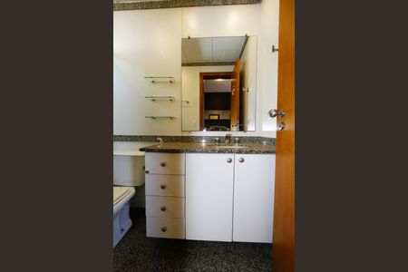 Apartamento à venda com 199m², 3 quartos e 4 vagasBanheiro da Suíte
