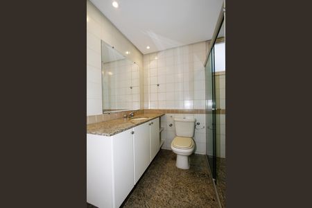 Apartamento à venda com 199m², 3 quartos e 4 vagasBanheiro 2