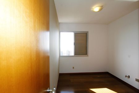 Apartamento à venda com 199m², 3 quartos e 4 vagasQuarto 2