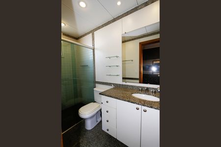 Apartamento à venda com 199m², 3 quartos e 4 vagasBanheiro da Suíte