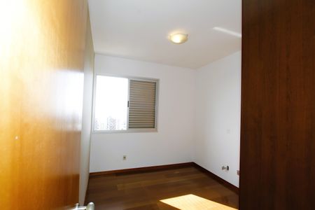 Apartamento à venda com 199m², 3 quartos e 4 vagasQuarto 2