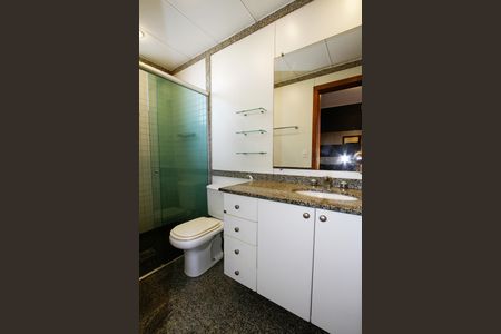 Apartamento à venda com 199m², 3 quartos e 4 vagasBanheiro da Suíte