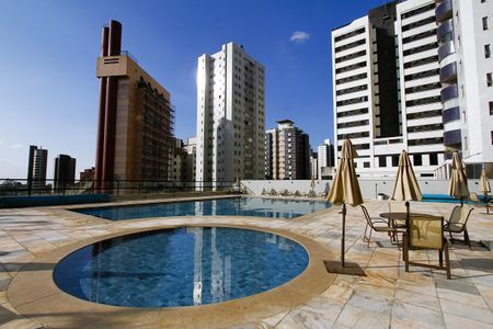 Apartamento à venda com 199m², 3 quartos e 4 vagasÁrea comum - Piscina
