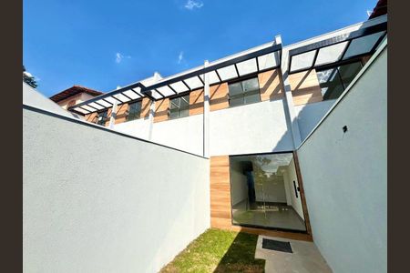 Casa à venda com 109m², 2 quartos e 1 vaga