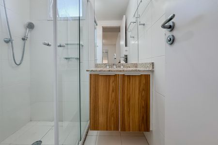 Apartamento para alugar com 65m², 2 quartos e 2 vagas Apartamento para alugar com 65m², 2 quartos e 2 vagasBanheiro da Suíte