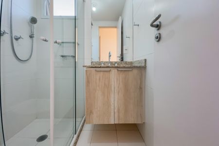Apartamento para alugar com 65m², 2 quartos e 2 vagas Apartamento para alugar com 65m², 2 quartos e 2 vagasBanheiro