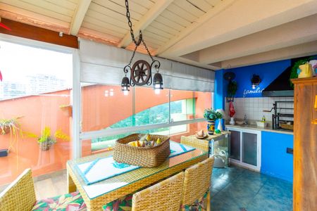 Apartamento à venda com 325m², 4 quartos e 5 vagas Apartamento à venda com 325m², 4 quartos e 5 vagasChurrasqueira