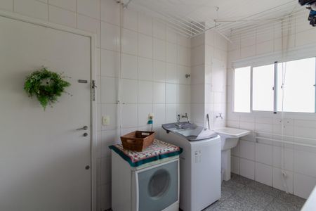 Apartamento à venda com 325m², 4 quartos e 5 vagas Apartamento à venda com 325m², 4 quartos e 5 vagasÁrea de Serviço