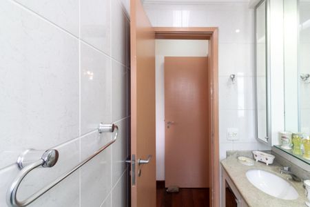 Apartamento à venda com 325m², 4 quartos e 5 vagas Apartamento à venda com 325m², 4 quartos e 5 vagasBanheiro da Suíte 3