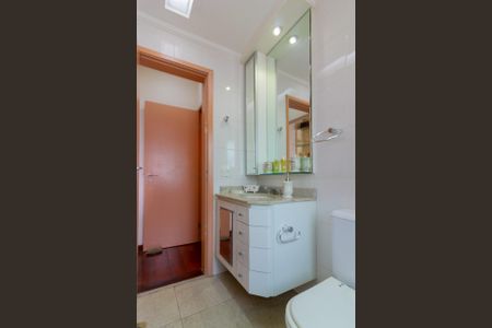 Apartamento à venda com 325m², 4 quartos e 5 vagas Apartamento à venda com 325m², 4 quartos e 5 vagasBanheiro da Suíte 3