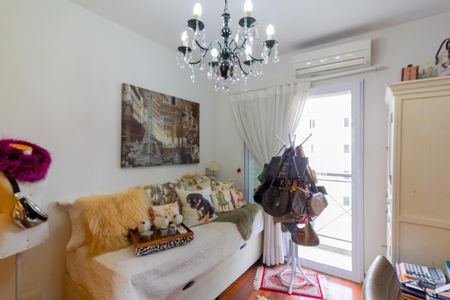 Apartamento à venda com 325m², 4 quartos e 5 vagas Apartamento à venda com 325m², 4 quartos e 5 vagasEscritório