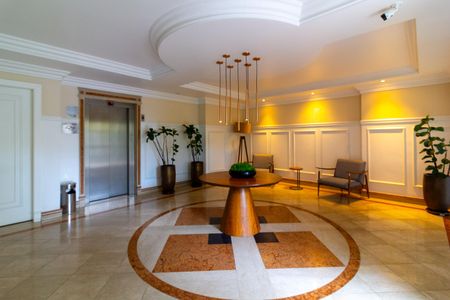 Apartamento à venda com 325m², 4 quartos e 5 vagas Apartamento à venda com 325m², 4 quartos e 5 vagasHall Social