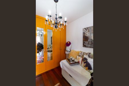 Apartamento à venda com 325m², 4 quartos e 5 vagas Apartamento à venda com 325m², 4 quartos e 5 vagasEscritório