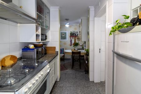 Apartamento à venda com 325m², 4 quartos e 5 vagas Apartamento à venda com 325m², 4 quartos e 5 vagasCozinha