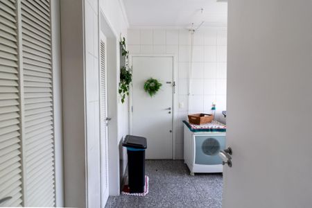 Apartamento à venda com 325m², 4 quartos e 5 vagas Apartamento à venda com 325m², 4 quartos e 5 vagasÁrea de Serviço