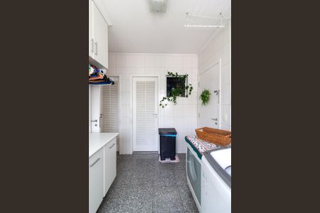 Apartamento à venda com 325m², 4 quartos e 5 vagas Apartamento à venda com 325m², 4 quartos e 5 vagasÁrea de Serviço