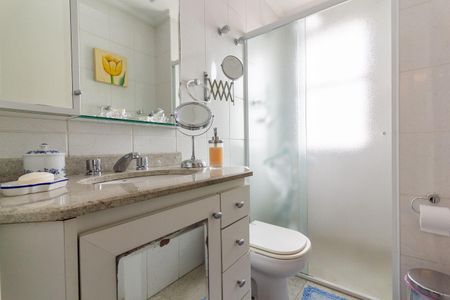 Apartamento à venda com 325m², 4 quartos e 5 vagas Apartamento à venda com 325m², 4 quartos e 5 vagasBanheiro da Suíte 2