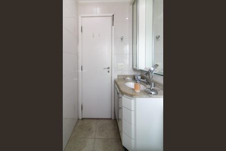 Apartamento à venda com 325m², 4 quartos e 5 vagas Apartamento à venda com 325m², 4 quartos e 5 vagasBanheiro da Suíte 2