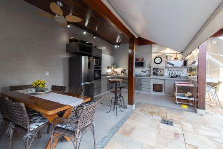 Casa à venda com 284m², 3 quartos e 4 vagas Casa à venda com 284m², 3 quartos e 4 vagasÁrea comum