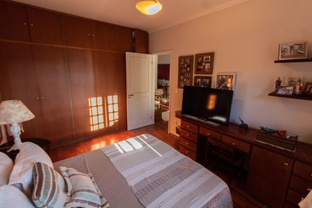 Casa à venda com 284m², 3 quartos e 4 vagas Casa à venda com 284m², 3 quartos e 4 vagasQuarto