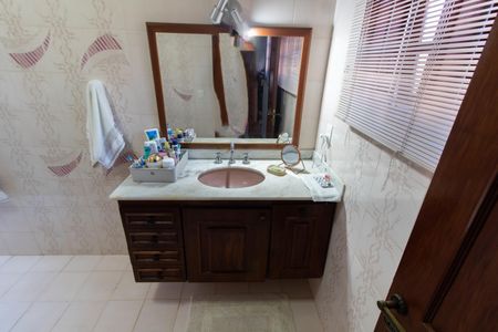 Casa à venda com 284m², 3 quartos e 4 vagas Casa à venda com 284m², 3 quartos e 4 vagasBanheiro da Suíte 2