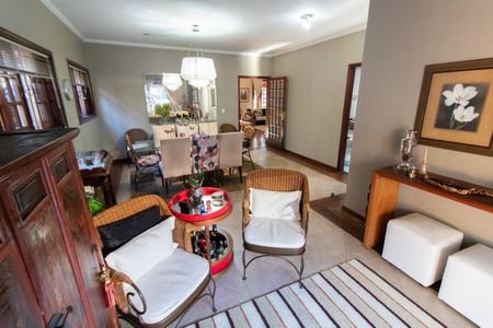 Casa à venda com 284m², 3 quartos e 4 vagas Casa à venda com 284m², 3 quartos e 4 vagasCopa