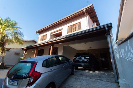 Casa à venda com 284m², 3 quartos e 4 vagas Casa à venda com 284m², 3 quartos e 4 vagasFachada