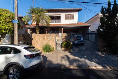 Casa à venda com 284m², 3 quartos e 4 vagas Casa à venda com 284m², 3 quartos e 4 vagasFachada