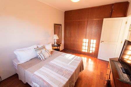 Casa à venda com 284m², 3 quartos e 4 vagas Casa à venda com 284m², 3 quartos e 4 vagasQuarto