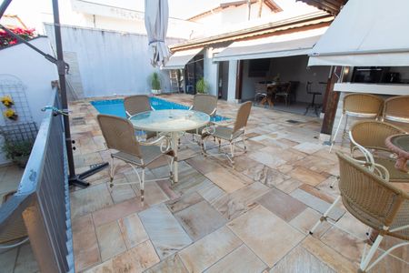 Casa à venda com 284m², 3 quartos e 4 vagas Casa à venda com 284m², 3 quartos e 4 vagasÁrea comum