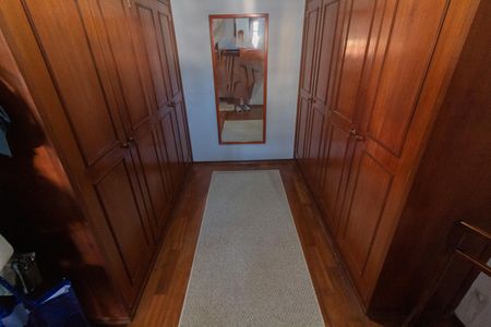 Casa à venda com 284m², 3 quartos e 4 vagas Casa à venda com 284m², 3 quartos e 4 vagasCloset da suíte