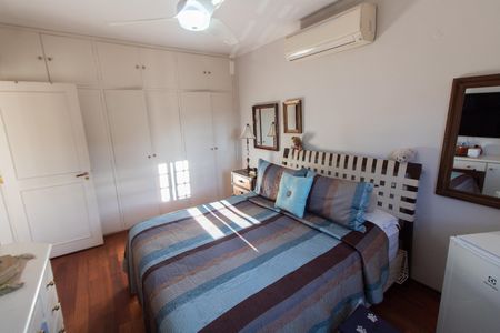 Casa à venda com 284m², 3 quartos e 4 vagas Casa à venda com 284m², 3 quartos e 4 vagasSuíte 2