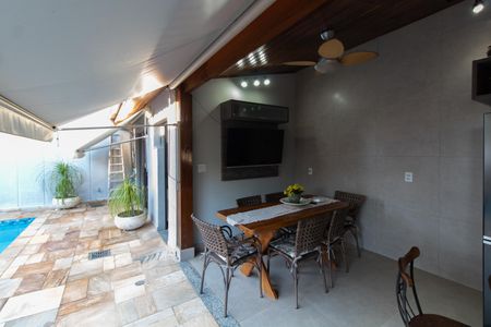 Casa à venda com 284m², 3 quartos e 4 vagas Casa à venda com 284m², 3 quartos e 4 vagasÁrea comum