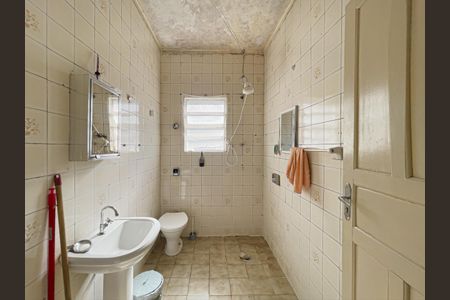 Casa à venda com 200m², 4 quartos e 2 vagas Casa à venda com 200m², 4 quartos e 2 vagasCasa 2 - Banheiro