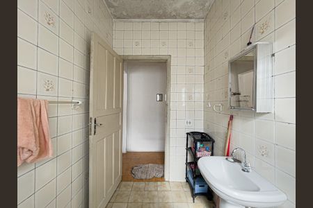 Casa à venda com 200m², 4 quartos e 2 vagas Casa à venda com 200m², 4 quartos e 2 vagasCasa 2 - Banheiro