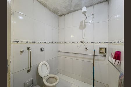 Casa à venda com 200m², 4 quartos e 2 vagas Casa à venda com 200m², 4 quartos e 2 vagasCasa 1 - Banheiro