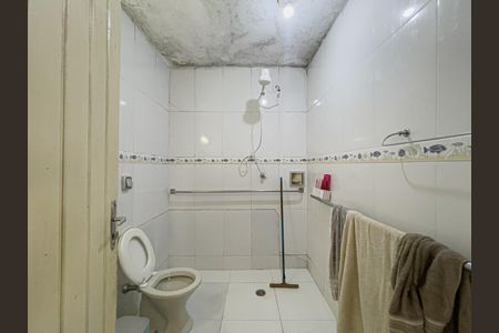 Casa à venda com 200m², 4 quartos e 2 vagas Casa à venda com 200m², 4 quartos e 2 vagasCasa 1 - Banheiro