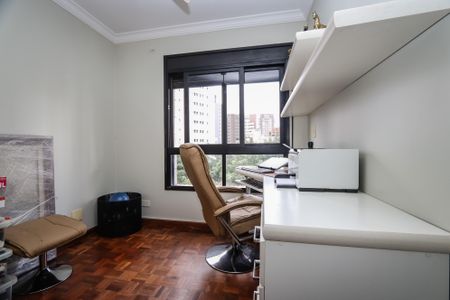 Apartamento à venda com 480m², 4 quartos e 4 vagas Apartamento à venda com 480m², 4 quartos e 4 vagasEscritório