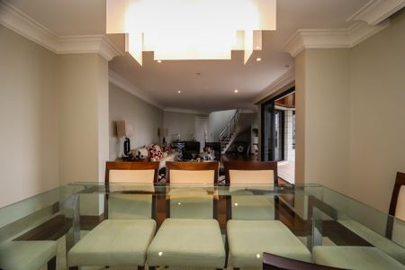 Apartamento à venda com 480m², 4 quartos e 4 vagas Apartamento à venda com 480m², 4 quartos e 4 vagasSala de Jantar
