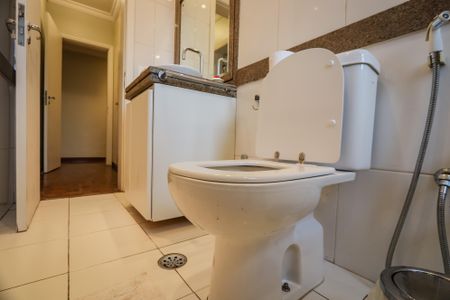 Apartamento à venda com 480m², 4 quartos e 4 vagas Apartamento à venda com 480m², 4 quartos e 4 vagasBanheiro da Suite 3