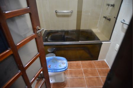 Casa para alugar com 243m², 6 quartos e 4 vagasBanheiro do Quarto 4